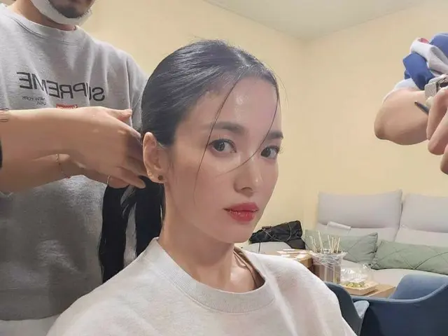 Song Hye Kyo, Um JungHwa dan Kang Min Gyeon (DAVICHI) juga terkesan dengan tanda hati... Kecantikan tingkat CG bahkan dengan riasan