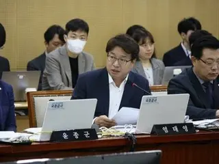 Anggota parlemen Partai Demokrat Yoon Tae-young: "Kesaksian berulang Presiden Yoon Seok-yeol yang mengatakan 'mendobrak pintu dan menariknya keluar' adalah hal yang memalukan dan tidak bermoral" (Korea)