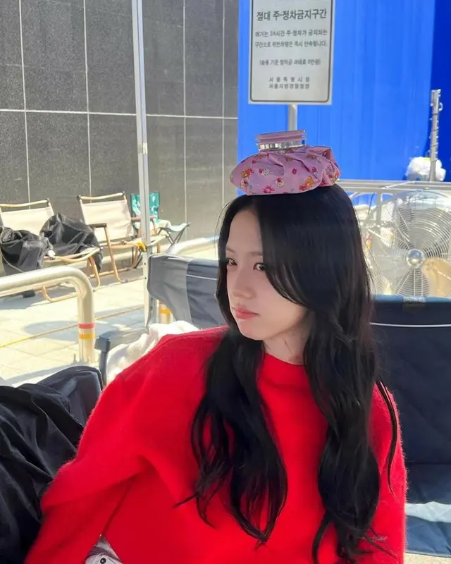 「BLACKPINK」JISOO、“ワントップ”アイドルのギャップ魅力…唇を突き出したまま「あいきょう爆発！」