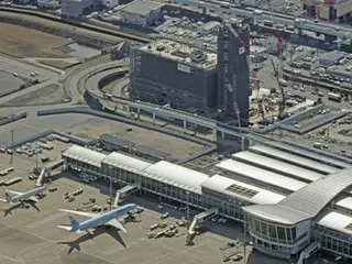 Wanita Korea ditangkap karena menyerang staf di Bandara Fukuoka setelah dilarang mengambil foto idola