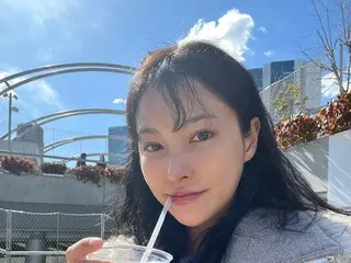 Gyuri KARA, minum bir di jalanan Tokyo? Nikmati awal musim semi