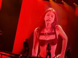 JENNIE (BLACKPINK), kostum sayatan yang luar biasa... Topik "Panas" dengan ulasan beragam di konser AS