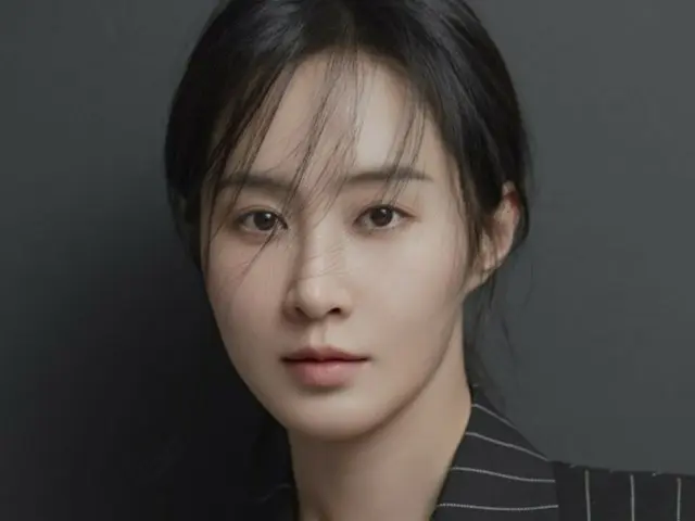 <Wawancara> Yuri (Girls' Generation) menunjukkan sisi baru dirinya melalui film "Invasion" "Saya ingin orang-orang bertanya-tanya, 'Siapa dia?'"