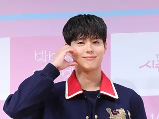 Park BoGum: "Saya pernah menjadi MC di Music Bank 10 tahun lalu. Saya di sini berkat semua cinta itu."