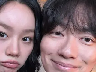 Hyeri (Girl's Day) & Lee DongHwi merayakan 10 tahun persahabatan di "Reply"... Selfie lucu dengan pipi yang saling menempel