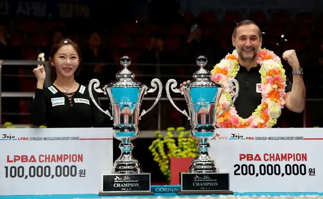 優勝したキム・ガヨン（左）とセミ・サエギナール（右）（写真：PBA）