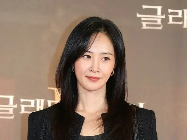 Yuri (Girls' Generation) mengungkapkan bahwa 60% kostum dalam film "Invasion" adalah kostum yang pernah dikenakannya di masa lalu, "Pakaian yang sama seperti di foto lama akan muncul di film"