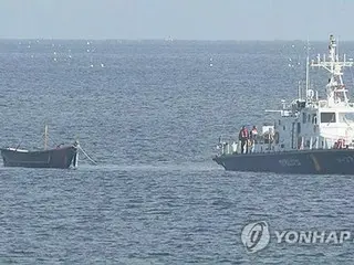 Kapal kayu Korea Utara ditemukan di lepas pantai barat Korea Selatan dengan dua orang di dalamnya - kemungkinan terombang-ambing