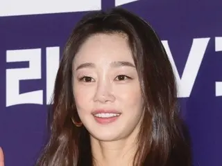 Aktor Choi Yei Jin mengumumkan pernikahannya dengan cara yang spektakuler, tetapi internet mempertanyakan hubungannya dengan mantan istri pacarnya yang bercerai: "Ini seperti Hollywood."