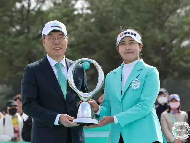 <Golf Wanita> KIM MIN JU memenangkan gelar profesional pertamanya dan menjadi juara pertama di turnamen KLPGA yang baru didirikan, iM Financial Open