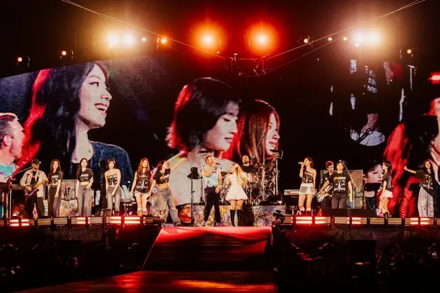 「TWICE」、「コールドプレイ」来日公演初日のスペシャルステージに出演…爆発的な反応