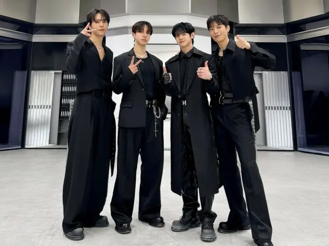 "HIGHLIGHT" dan "Chains" menduduki puncak tangga lagu musik di Korea dan luar negeri pada hari pertama comeback mereka... Awal yang sukses untuk aktivitas mereka