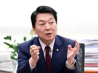 Ahn Cheol-soo, anggota Partai Kekuatan Rakyat, mengatakan, "Kandidat Kim Moon-soo harus meminta maaf kepada rakyat atas darurat militer dan pemakzulan... Mantan Presiden Yoon Seok-yeol harus memutuskan untuk meninggalkan partai" (Korea Selatan)