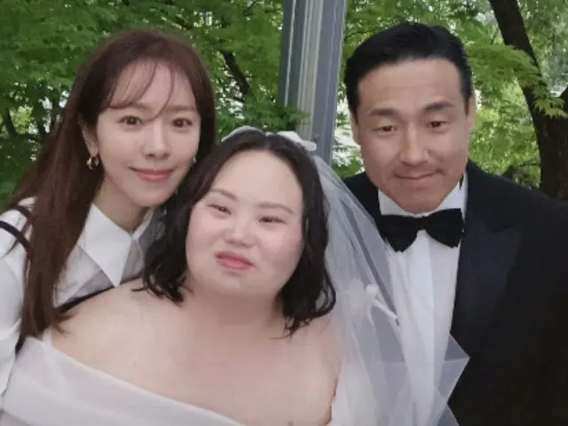 Aktris Han JIMIN mengucapkan selamat kepada saudara kembarnya, penulis Jung Eun-hye, atas pernikahannya... "Banyak cinta"
