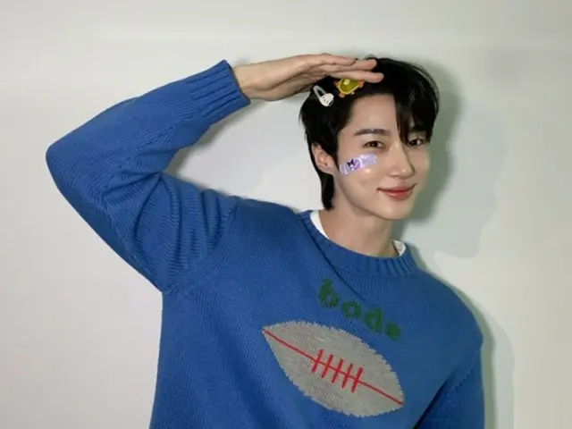 Byeon WooSeok berubah menjadi anak kecil di Hari Anak... dua kali lebih imut dengan jepit rambut dan perban