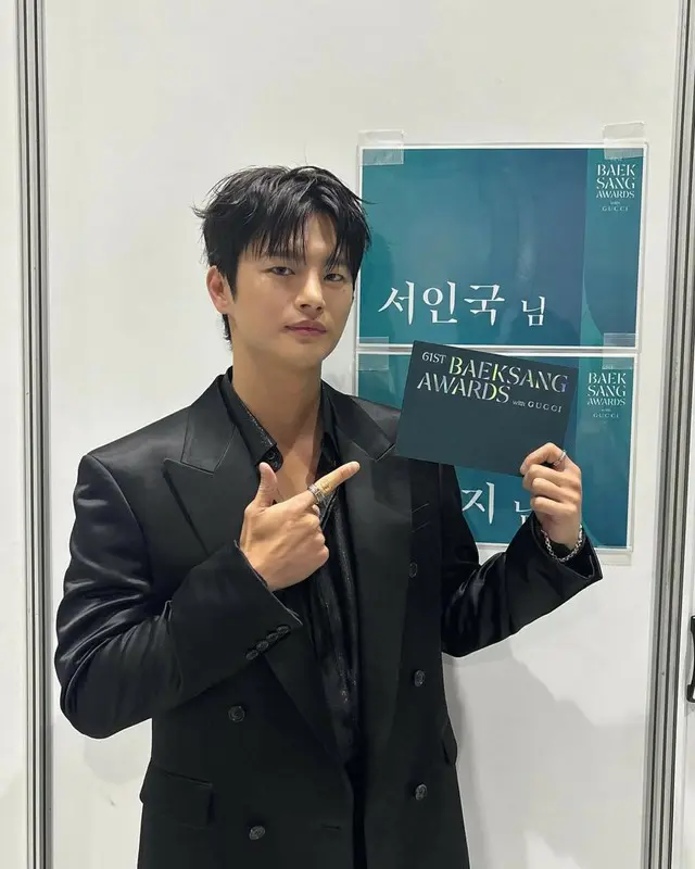 ソ・イングク、オールブラックスタイルでカッコ良くてかわいい