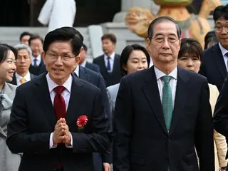 Mantan Perdana Menteri Han Deok-soo, yang mencalonkan diri sebagai independen, bertemu dengan kandidat resmi partai yang berkuasa... Akankah mereka "bersatu"? = Korea Selatan
