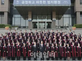 90 kandidat yang berhasil dalam Ujian Advokat ke-14 menjadi jaksa... Kementerian Kehakiman mengangkat pegawai baru = Korea Selatan