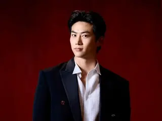 Tacyeon 2PM memancarkan pesona dewasa dengan tatapan lembut... kehadiran yang luar biasa