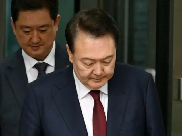 Tidak bisakah kita bertarung dalam pemilu ini dengan mantan Presiden Korea Selatan Yoon di pihak kita? Seruan untuk mundur dari partai berkuasa yang tengah berjuang dalam pemilihan presiden