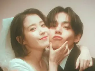 V (BTS) yang berulang tahun pada tanggal 16, terlihat bersama seorang wanita yang diyakini sebagai IU di sebuah restoran di Seoul