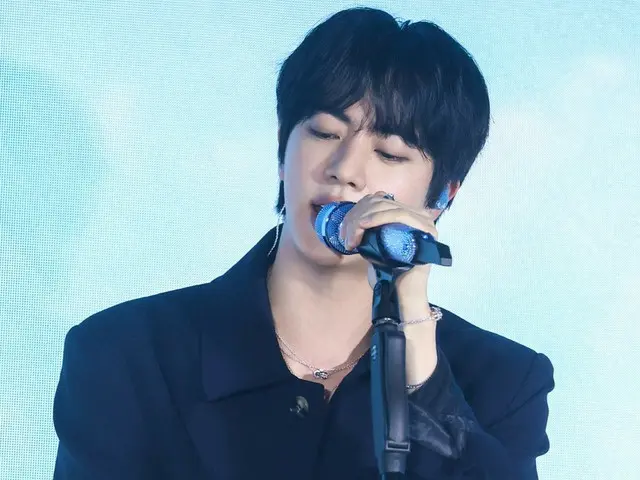 JIN "BTS" Debut Panggung Lagu Baru, "Dukungan Penggemar Bergema"