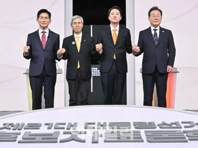 Empat kandidat presiden mengadakan debat pertama yang disiarkan televisi - Media Korea Selatan
