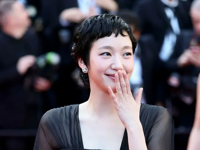 Aktris Kim GoEun menghadiri Festival Film Cannes... memikat dunia dengan penampilannya yang elegan