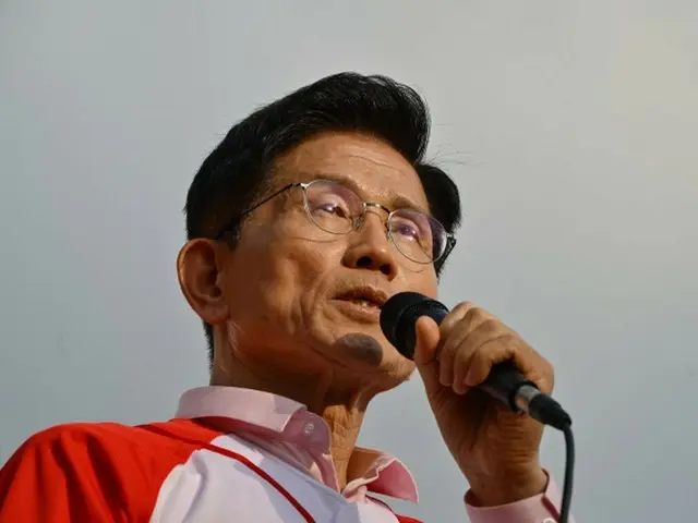Kim Moon-soo, kandidat presiden dari Partai People Power, dan Lee Jae-myung, keduanya mengecam kandidat dari Partai Demokrat tersebut, dengan mengatakan, "Bisakah kaca antipeluru melindungi saya dari penjahat? Saya bahkan tidak memerlukan rompi antipeluru" (Korea Selatan)