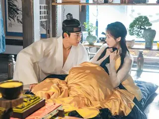 Tacyeon (2PM) & Seohyun (Girls' Generation) memiliki malam pernikahan yang luar biasa dalam "I Stole the Leading Role's First Experience"... Sebuah romansa subversif berbasis novel