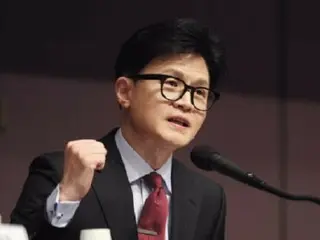 Mantan pemimpin People's Power, Han Dong-hoon, yang berkampanye dengan kandidat presiden Kim Moon-soo, mengatakan, "Kita harus membedakan diri kita dengan jelas dari pembelaan darurat militer dan teori konspirasi pemilihan umum yang curang" (Korea Selatan)