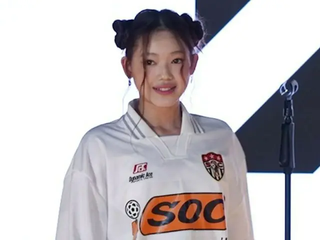 EVELLI, 15, trainee pertama dari girl grup baru YG yang beranggotakan empat orang dari Australia, merilis video evaluasinya pada akhir bulan... Penggemar global menunjukkan minat yang besar