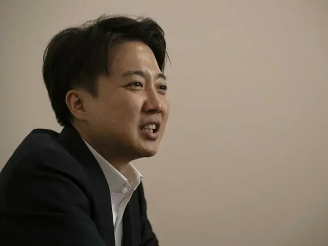 Lee Jun-seok, calon presiden dari Partai Reformasi Baru, mengatakan, "Jika Anda memilih Kim Moon-soo, Anda memilih mantan Presiden Yoon Seok-yeol dan Pendeta Jeon Kwang-heon" (Korea Selatan)