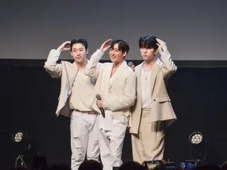 [Laporan Resmi] Hun, Kevin, dan Kiseop UKISS sangat gembira bisa bersatu kembali di atas panggung untuk pertama kalinya dalam sekitar 8 tahun! Laporan dari hari pertama Tokyo Fan Live telah tiba!