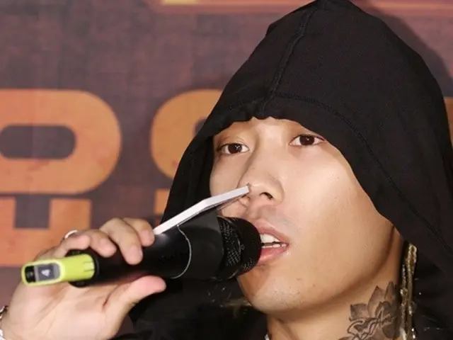 Rapper Dok2, yang "mengalami kematian ibunya sendiri," telah lolos dari status sebagai orang yang mangkir pajak dengan jumlah besar... melunasi lebih dari 600 juta yen pajak yang belum dibayarkan