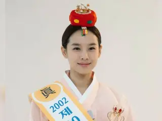 Aktris Jo Yoon Hee memamerkan kecantikannya dalam balutan hanbok... dari yang murni hingga menawan