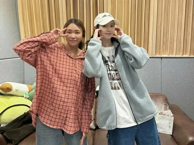 Lee Jin Ah, yang berpartisipasi dalam aransemen lagu "Red Shoes" milik IU, berkata, "Saya terpikat oleh suaranya."