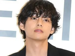 Penggemar dari seluruh dunia menunjukkan dukungan mereka dan memberikan donasi untuk memperingati keluarnya V BTS dari militer dalam suasana perayaan