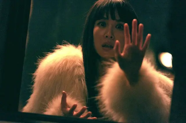 【オフィシャルインタビュー】『パラサイト　半地下の家族』で“覗かれていた”女優チョ・ヨジョン、『秘顔-ひがん-』では密室に閉じ込められ“覗く側”に？2