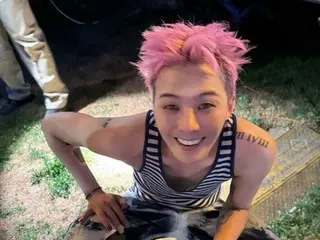 G-DRAGON berubah menjadi rambut merah muda...semakin bergaya!