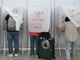 886 laporan orang-orang merobek surat suara setelah mendengar kata-kata "suara tidak sah" dalam pemilihan presiden ke-21 (Korea Selatan)