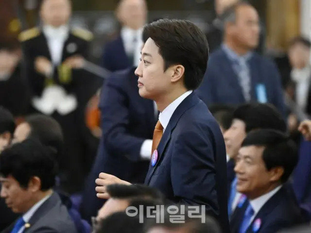 Alasan Rep. Lee Jun-seok menghadiri upacara pelantikan Presiden Lee Jae-myung - Media Korea Selatan
