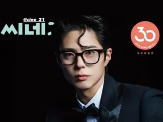 Park BoGum menghiasi sampul majalah film... anggun dan keren