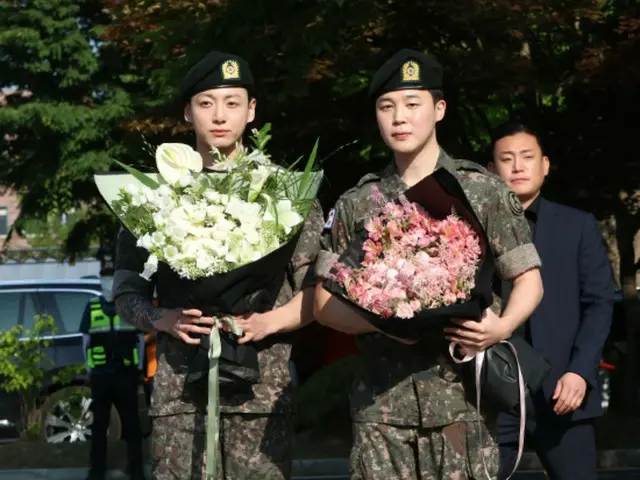 JUNG KOOK dan JIMIN dari BTS, yang keduanya telah menyelesaikan tugas militer, mengucapkan terima kasih kepada rekan-rekan militer dan penggemar mereka, "Mulai sekarang, kami akan terus melukis gambar-gambar yang telah kami lukis."