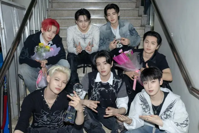 「ENHYPEN」、新曲「Bad Desire」で音楽番組2冠達成…“ENGENEに感謝”