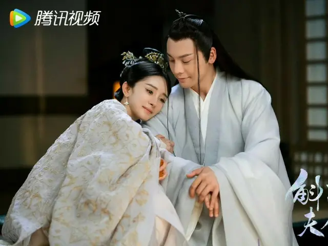 <Drama China SEKARANG> "Lady Huo Zhu - Tears of Pearls" Episode 37, Fang Haishi menunjukkan tanda manusia hiu dan mutiara hiu di depan para menteri = Sinopsis / Spoiler