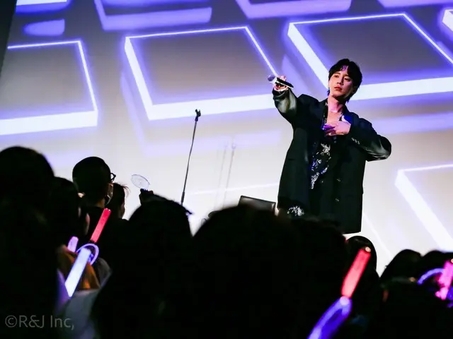 [Laporan Resmi] Seongmo (sebelumnya dari Supernova) mengumumkan lagu baru dan perilisan album terbaik untuk memperingati ulang tahun ke-10 di acara ulang tahun!
