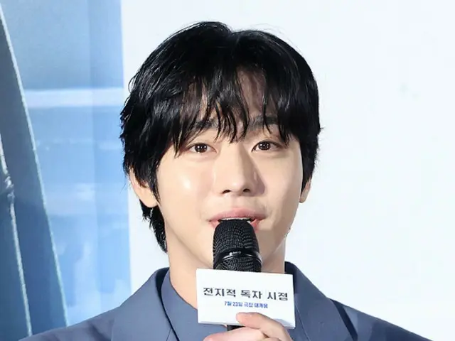 Ahn HyoSeop: "Saya memulai debut film saya dengan 'From the Point of View of an Omniscient Reader', jadi tentu saja saya merasa tertekan. Saya mencoba untuk berpikir positif."