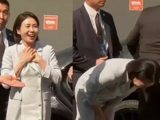 Kim Hye-kyung, istri Presiden Lee Jae-myung, membungkuk 90 derajat kepada warga Kanada dalam tur solo pertamanya di Korea