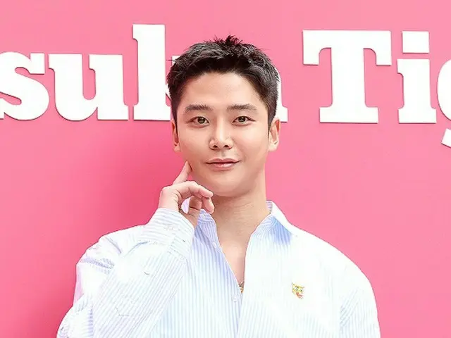 [Foto] Ro Woon (SF9) menghadiri acara pembukaan merek fashion...gaya rambut dipotong